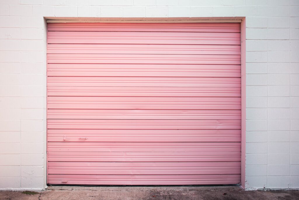 Long panel garage door 
